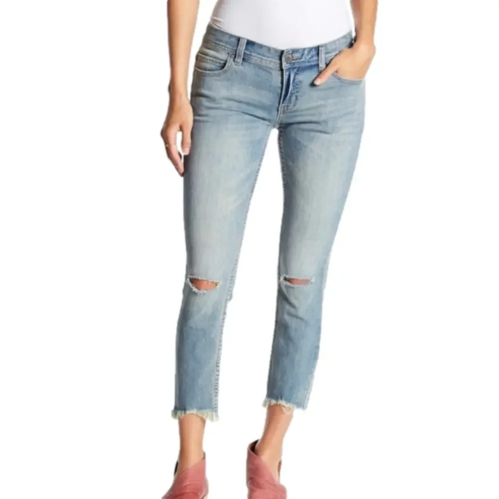 Free People Distressed Skinny Jeans Raw Hem Busted Knee Size‎ 27